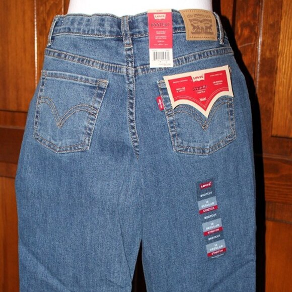 Levis Boot Cut Stretch Jeans. - Picture 3 of 5